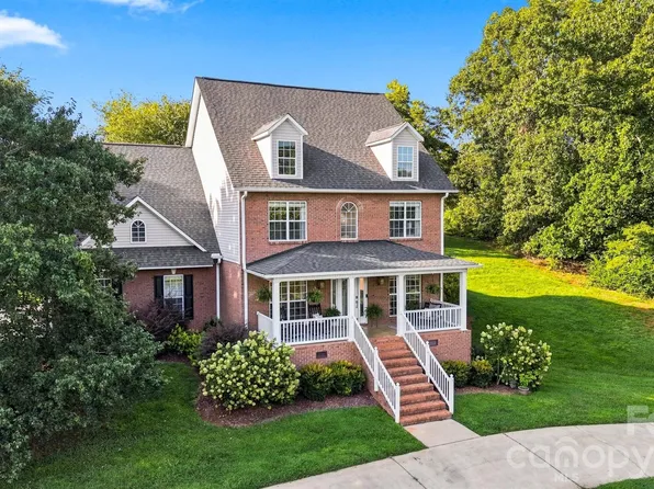 1221 Willow Creek Dr, Newton, NC 28658