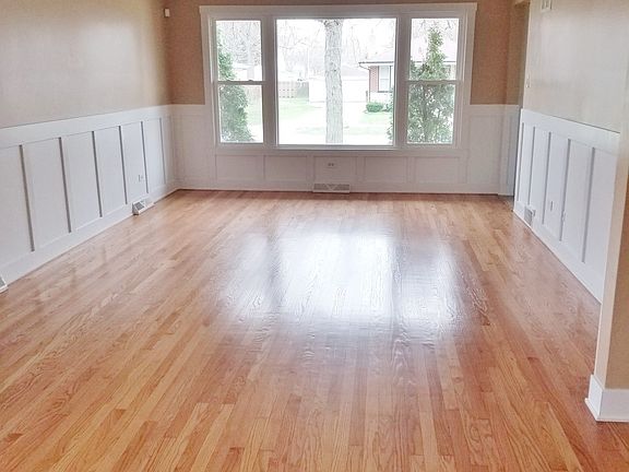 4th image of 15625 Maryland Ave