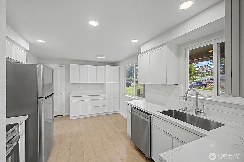 3rd image of 1011 Calkin Place