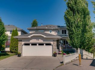 112 E Hidden Vale Pl NW, Calgary, AB T3A 5C5