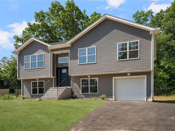 18 Pleasant View Ave, Johnston, RI 02919