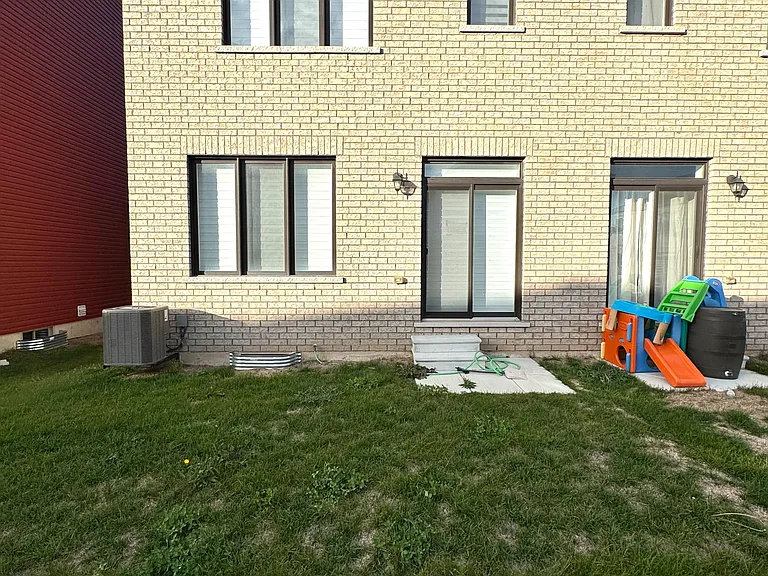 10 Sunflower Cres — Photo 50