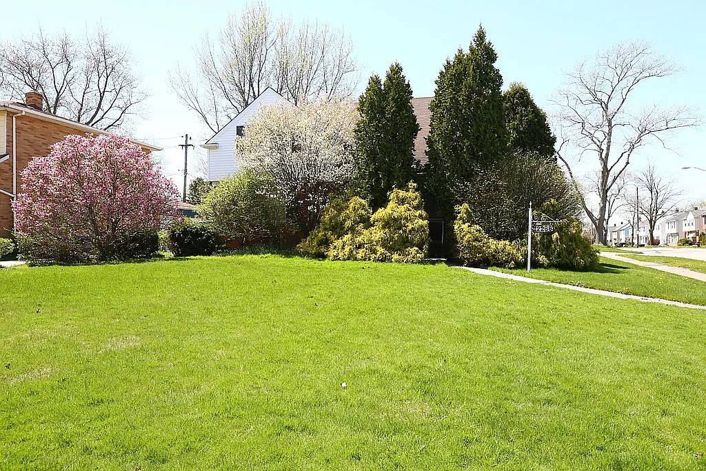 2288 S Green Rd photo 1