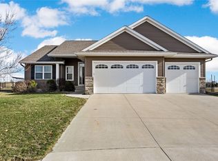 629 Oak Park Cir, Marion, IA 52302