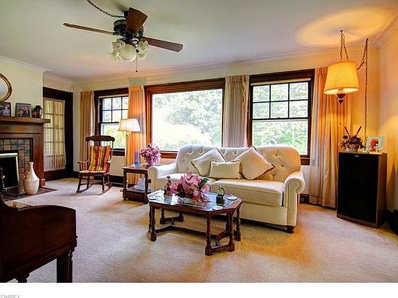 3rd image of 2040 Hanover Dr