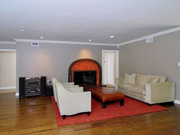 3rd image of 4521 Del Moreno Dr