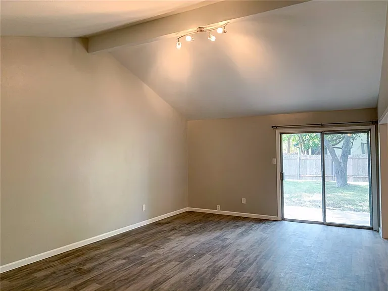 11640 Parkfield Dr — Photo 4