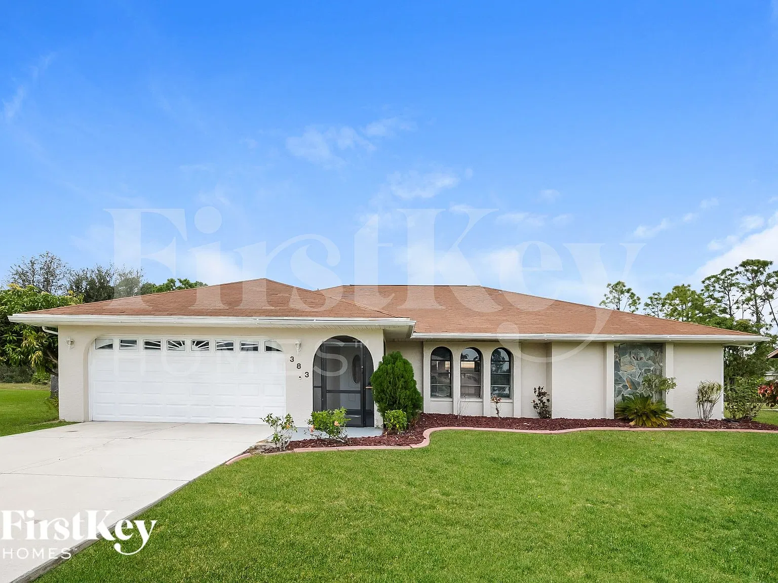 3 bed, 2.0 bath, 1812 sqft, $2,080 — Photo 1