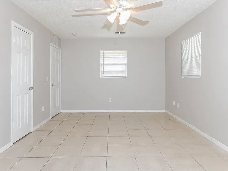 200 Perry Ave — Photo 11