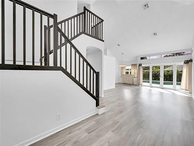 4414 NW 52nd St — Photo 2