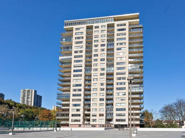 1203 River Rd APT 7L, Edgewater, NJ 07020