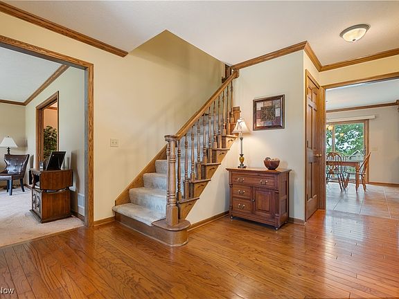 3rd image of 6884 Mapleridge Cir NW