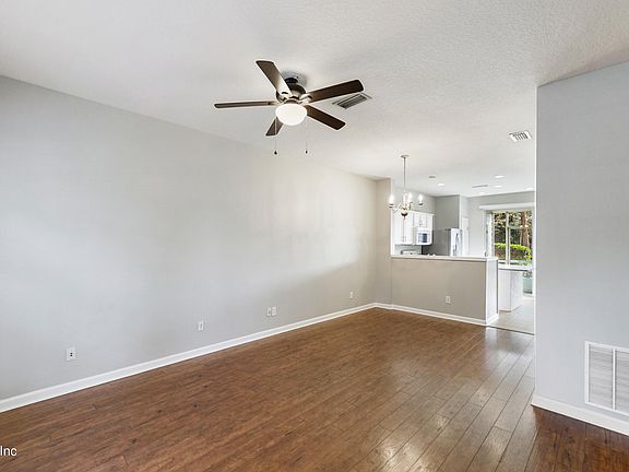 4th image of 3736 SUMMERLIN Lane E