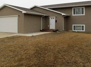 115 W 6th St, Redfield, SD 57469