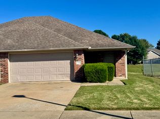 1605 N Evening Shade Dr, Fayetteville, AR 72703