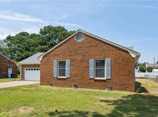 9 Wooded Hill Dr, Hampton, VA 23669