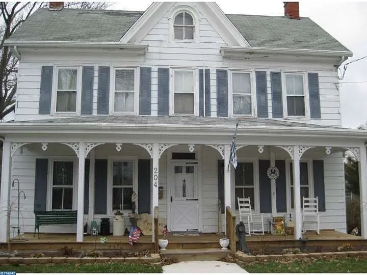204 Delaware Ave photo 1