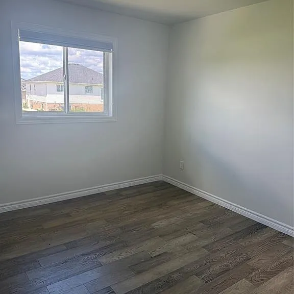 394 Hemlock Ln #UPPER — Photo 7