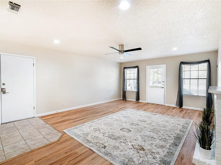 511 Algerita Dr #A — Photo 5