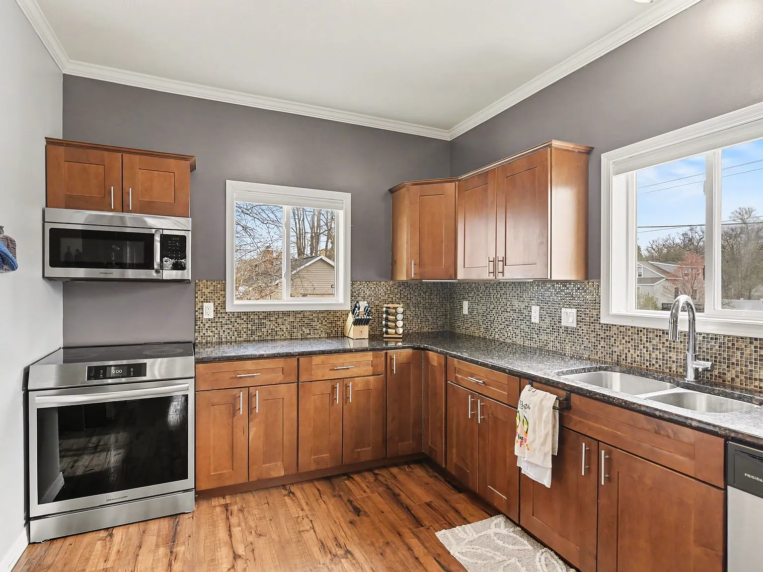 712 Barlow St — Photo 4
