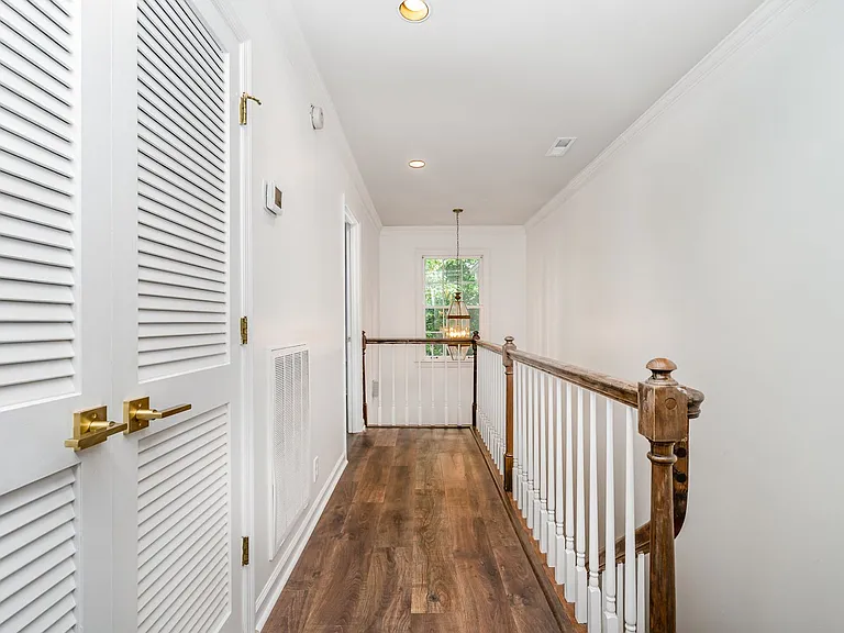225 Woodmont Cir — Photo 11