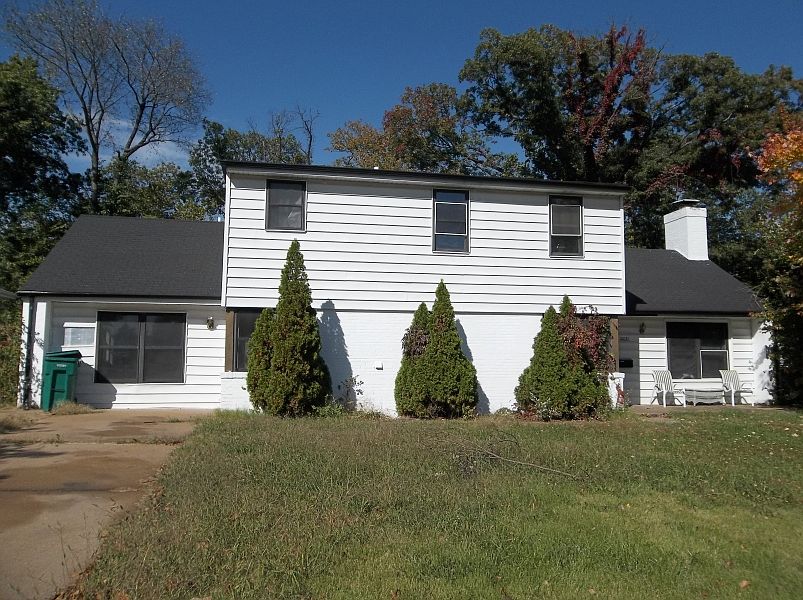 1st image of 10081 Grosvenor Dr