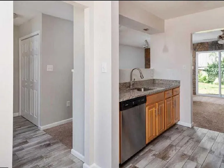 22 Helmsman Ct — Photo 4
