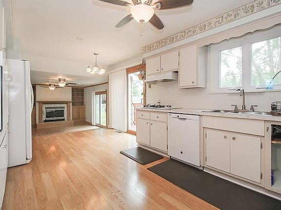 3rd image of 15738 Hickox Blvd