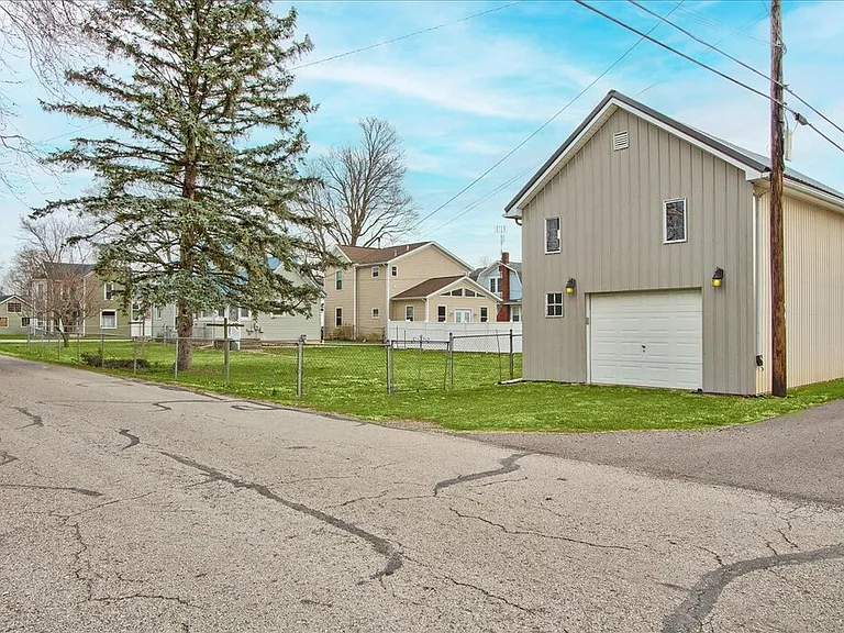 301 E Columbus St — Photo 27