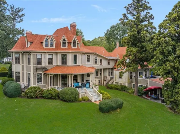 428 Gibbs Ave APT 5, Newport, RI 02840