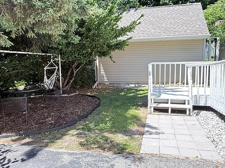 332 Pennsylvania St — Photo 34