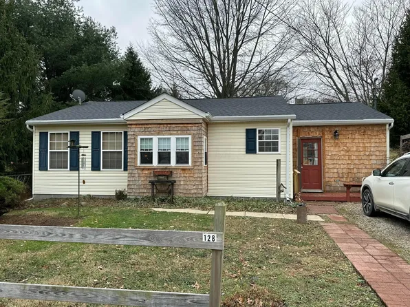 128 Meadow Ln, Gambier, OH 43022