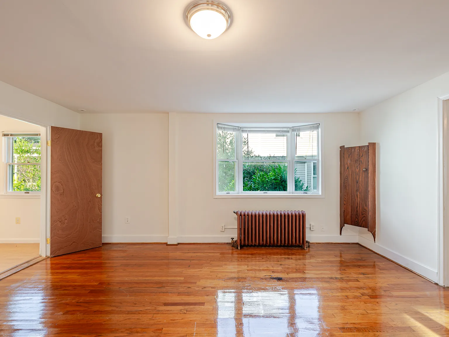 6 bed, 3.5 bath, 2470 sqft, $5,995 — Photo 3