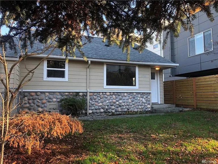 6540 34th Ave SW — Photo 2