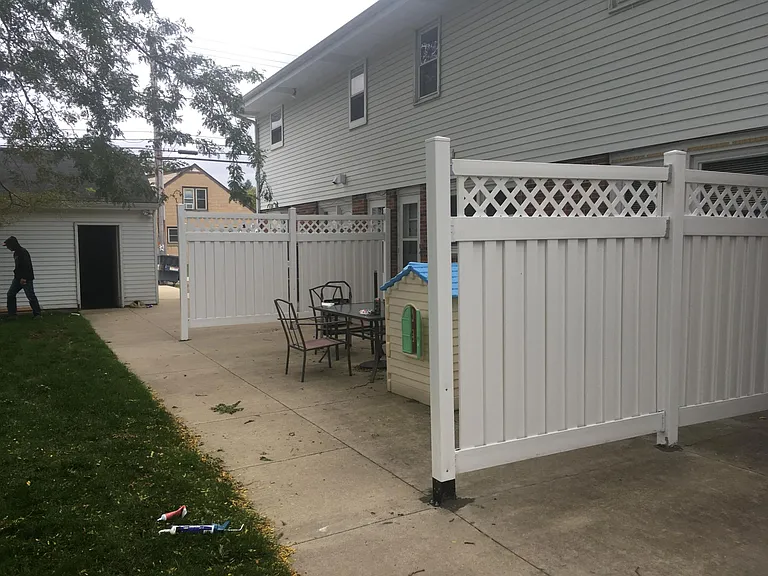 209 W Pierre Ln — Photo 2