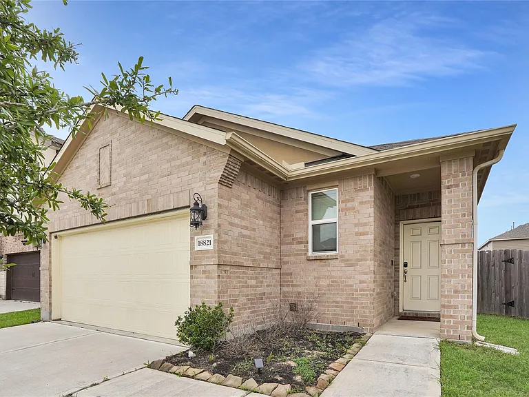 18821 Amaro Hills Dr — Photo 2