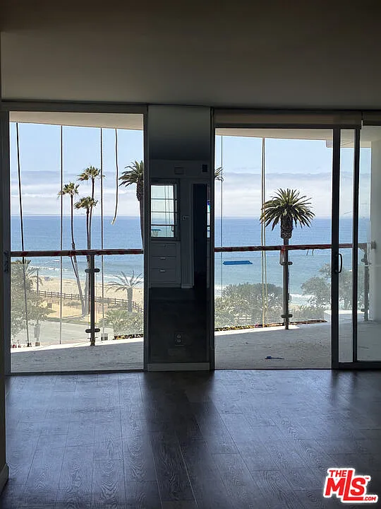 2 bed, 2.5 bath, 1562 sqft, $9,500 — Photo 2