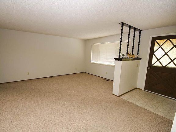 3rd image of 824 Sonoma St
