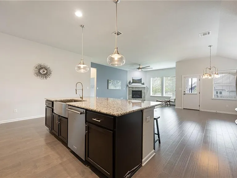 242 Krupp Ave — Photo 10