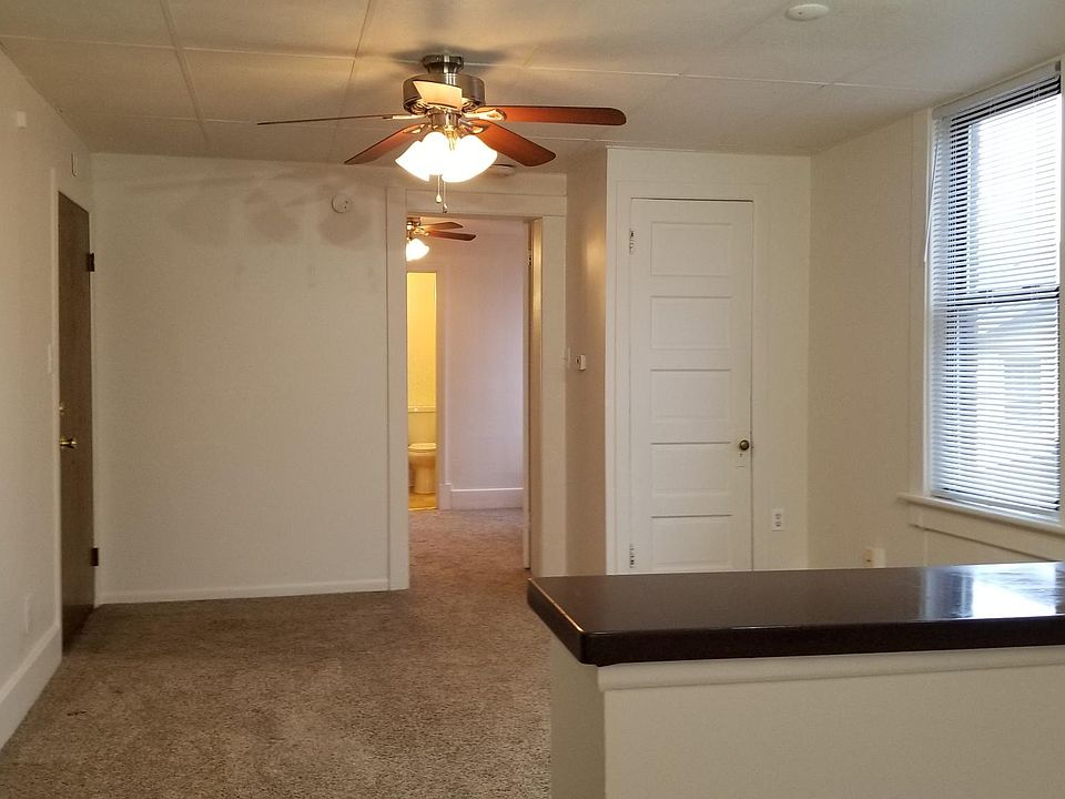 2nd image of 932 W 4th St #2FR