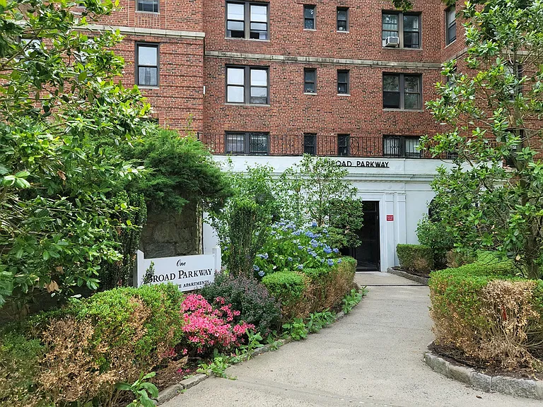 1 Broad Pkwy #2P — Photo 1