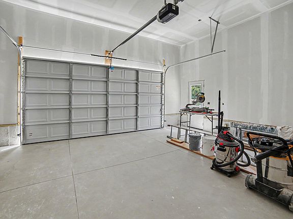 5th image of 480 W Kenwood St