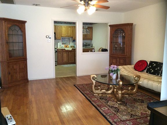 livingroom/dining area