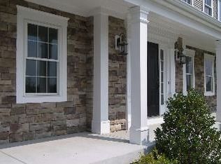 2 Bridle Ct, Hope, RI 02831