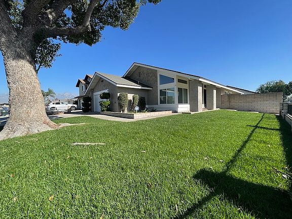 4th image of 2927 S Parco Ave
