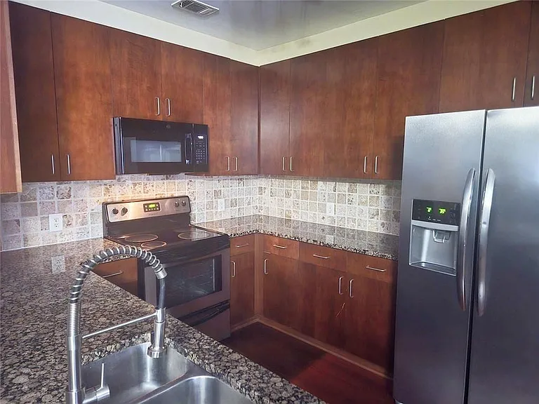 898 Oak St SW #3203 — Photo 8