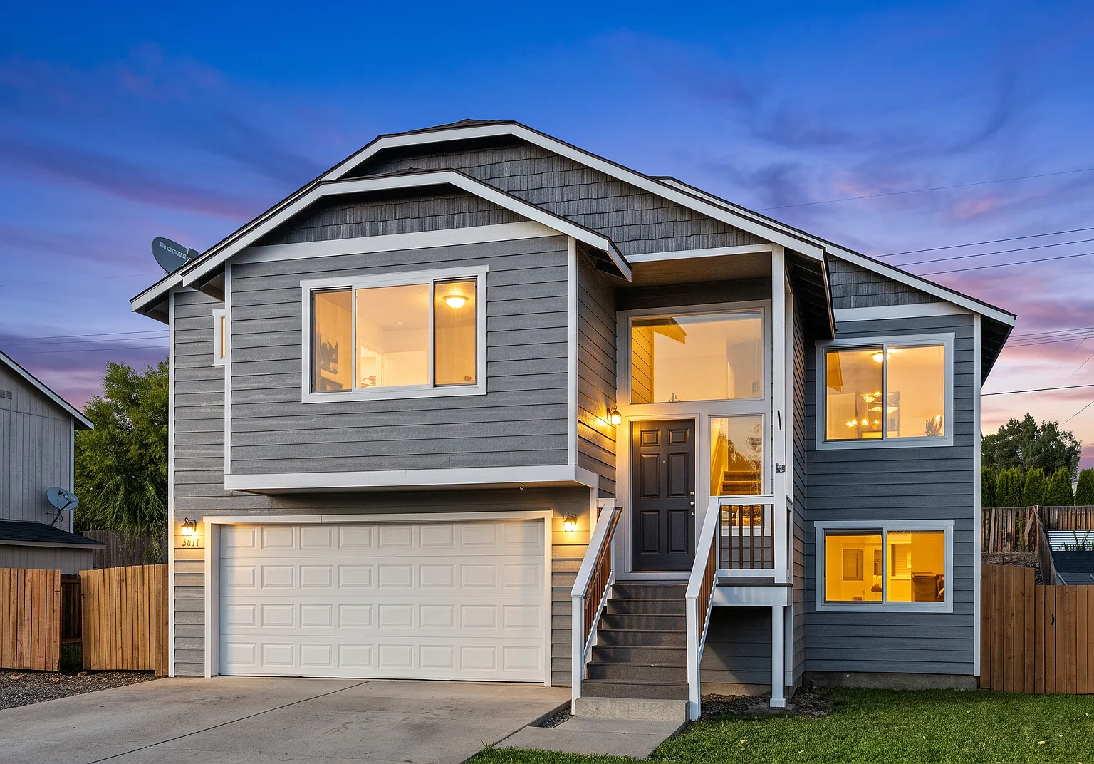 Large 5 Bedroom Home For Rent! — Photo 1