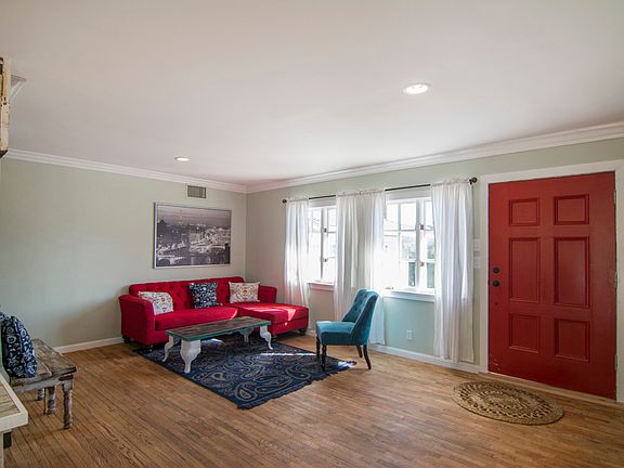 3rd image of 10917 Hatteras St