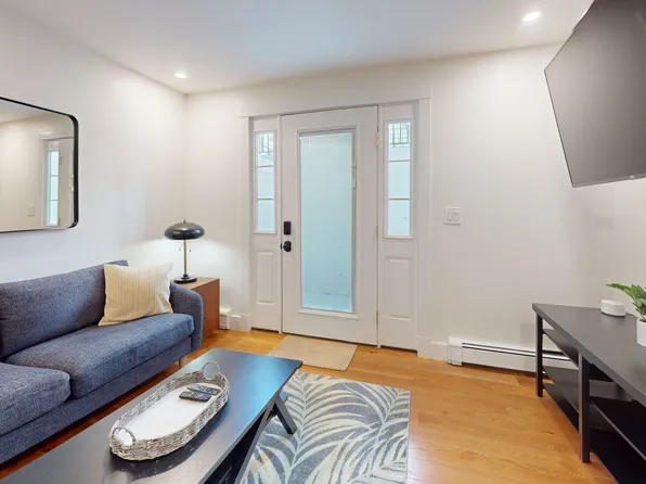 36 Montgomery St Unit A, Cambridge, MA 02140
