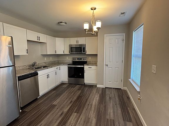 3rd image of 439 Sierra Rd